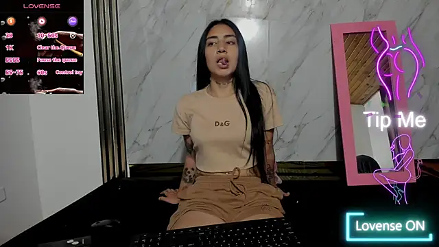 Snapshot of Sasha_Blonde chatting on 11/05/25, 08:20 Sasha Blonde online show from 11/05/25, 08:20