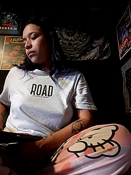 Isis Bathory online show from 11/14/25, 03:33