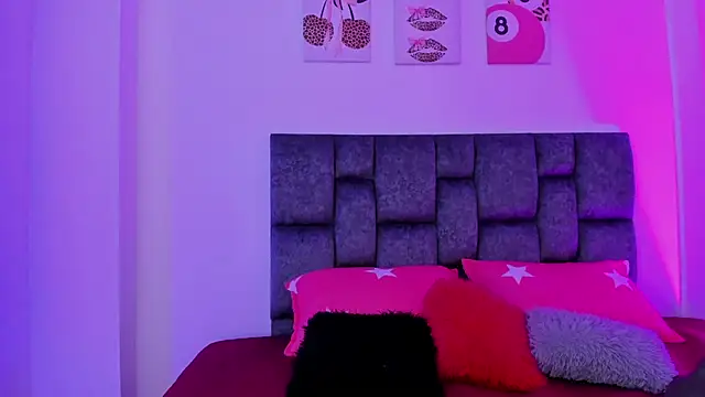 Snapshot of kittymonroe1 chatting on 02/13/26, 06:15 kittymonroe1 online show from 02/13/26, 06:15