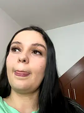 Selena Roa online show from 11/04/25, 12:32