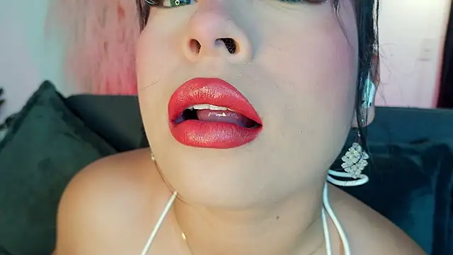 Snapshot of mia_roux1 chatting on 02/26/26, 10:53 mia roux1 online show from 02/26/26, 10:53