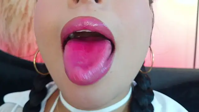 Snapshot of mia_roux1 chatting on 03/28/26, 10:09 mia roux1 online show from 03/28/26, 10:09