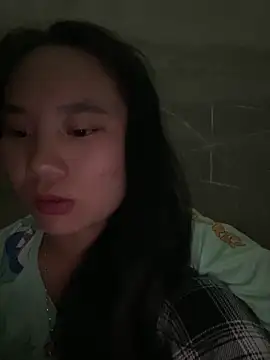 Snapshot of Irin_jo chatting on 10/27/25, 01:37 Irin jo online show from 10/27/25, 01:37