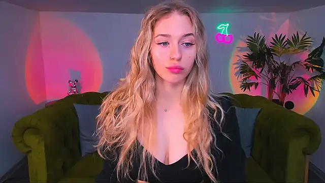 sassy cutie online show from 10/28/25, 06:06