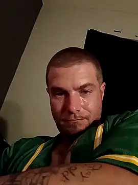 Snapshot of DadDDick925 chatting on 10/21/25, 09:43 DadDDick925 online show from 10/21/25, 09:43