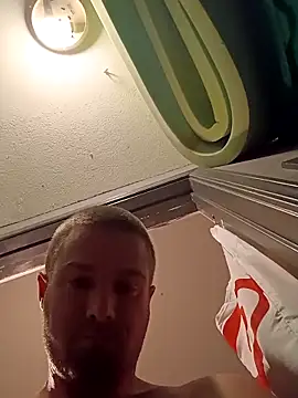 Snapshot of DadDDick925 chatting on 10/27/25, 02:43 DadDDick925 online show from 10/27/25, 02:43