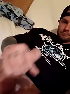 Snapshot of DadDDick925 chatting on 11/21/25, 10:03 DadDDick925 online show from 11/21/25, 10:03