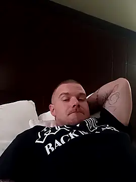 Snapshot of DadDDick925 chatting on 12/16/25, 03:39 DadDDick925 online show from 12/16/25, 03:39