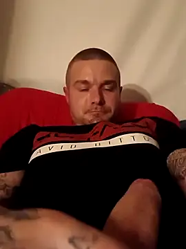 Snapshot of DadDDick925 chatting on 12/22/25, 11:07 DadDDick925 online show from 12/22/25, 11:07