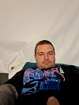 Snapshot of DadDDick925 chatting on 01/10/26, 01:07 DadDDick925 online show from 01/10/26, 01:07