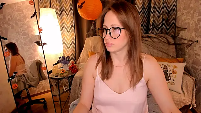  SilverMoon  online show from 10/28/25, 08:07