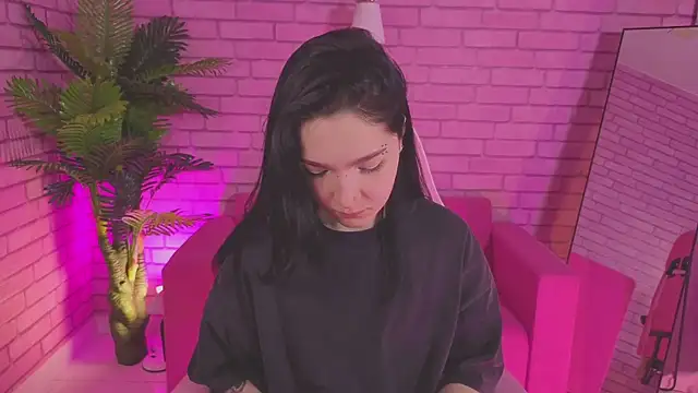 Snapshot of Linda_Sweetiest chatting on 12/14/25, 12:49 Linda Sweetiest online show from 12/14/25, 12:49