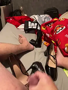 Snapshot of fortheloveofheels74 chatting on 12/03/25, 10:30 fortheloveofheels74 online show from 12/03/25, 10:30