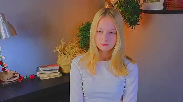 YungLyssy online show from 11/10/25, 02:43