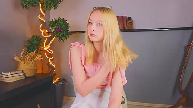 YungLyssy online show from 11/30/25, 02:37