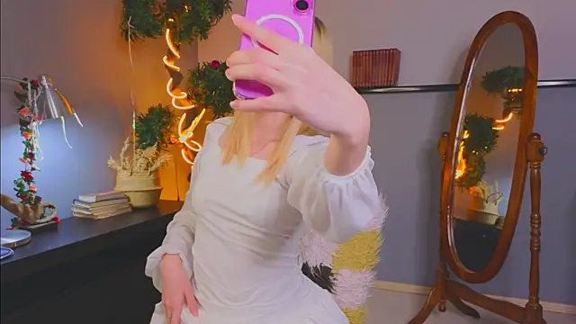 YungLyssy online show from 12/17/25, 03:34