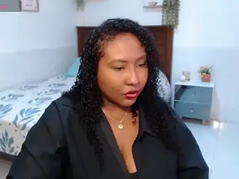 Snapshot of KaroldelaTorree chatting on 10/24/25, 02:46 KaroldelaTorree online show from 10/24/25, 02:46