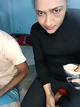 Snapshot of CoupleShow_432 chatting on 11/21/25, 03:54 CoupleShow 432 online show from 11/21/25, 03:54