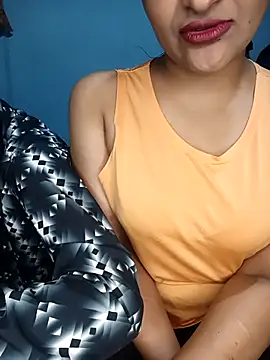 Snapshot of CoupleShow_432 chatting on 11/30/25, 04:33 CoupleShow 432 online show from 11/30/25, 04:33