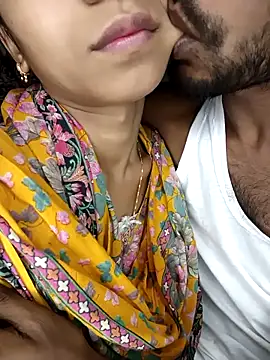 Snapshot of CoupleShow_432 chatting on 03/17/26, 05:05 CoupleShow 432 online show from 03/17/26, 05:05