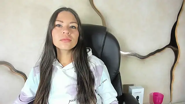 Gianna Johnson online show from 12/17/25, 03:34