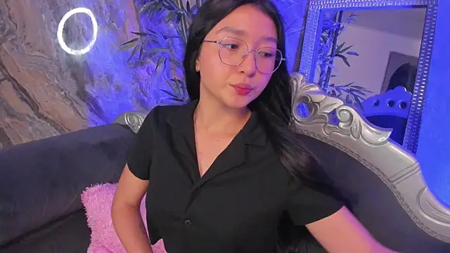 Snapshot of sydney_miller_ chatting on 04/06/26, 11:27 sydney miller online show from 04/06/26, 11:27