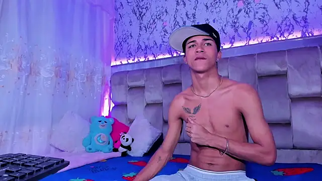 Snapshot of boyswantingplay chatting on 11/06/25, 06:03 boyswantingplay online show from 11/06/25, 06:03