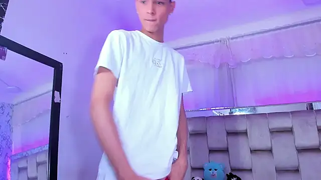 Snapshot of boyswantingplay chatting on 11/25/25, 09:42 boyswantingplay online show from 11/25/25, 09:42