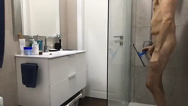 Snapshot of LukaShyGuy chatting on 11/15/25, 07:21 LukaShyGuy online show from 11/15/25, 07:21