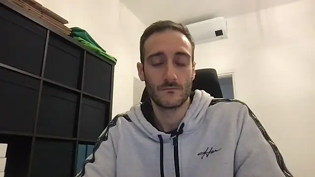 Snapshot of LukaShyGuy chatting on 11/26/25, 09:05 LukaShyGuy online show from 11/26/25, 09:05