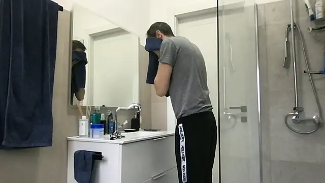 Snapshot of LukaShyGuy chatting on 01/06/26, 07:34 LukaShyGuy online show from 01/06/26, 07:34