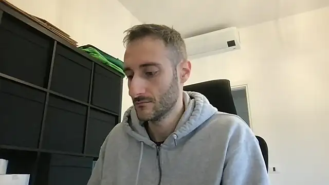 Snapshot of LukaShyGuy chatting on 02/04/26, 10:43 LukaShyGuy online show from 02/04/26, 10:43