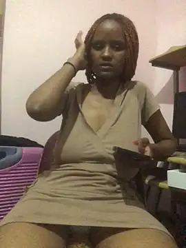 Snapshot of yummy-caramel chatting on 10/28/25, 08:00 yummy-caramel online show from 10/28/25, 08:00