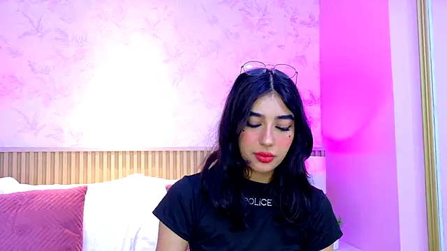 AdelineJhones online show from 10/29/25, 01:46