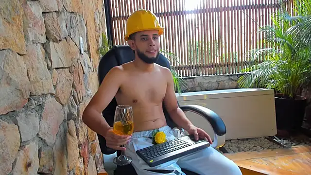 Maxcole 07 online show from 12/14/25, 08:02