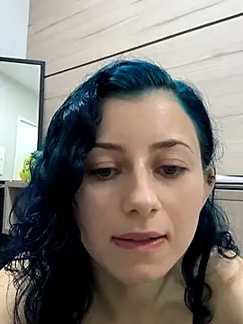 Snapshot of Meiii27 chatting on 12/21/25, 10:28 Meiii27 online show from 12/21/25, 10:28