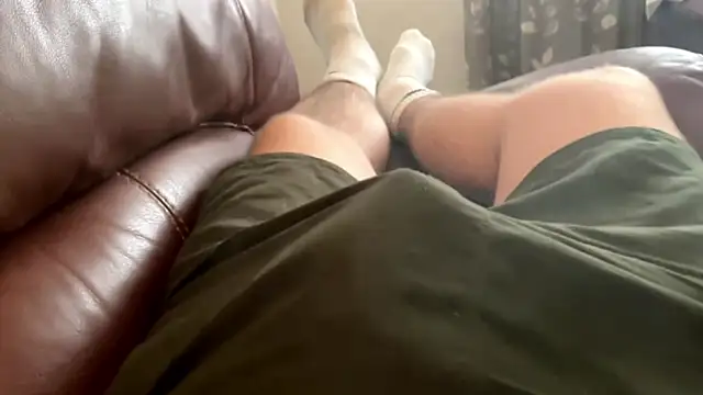 Snapshot of irnbru77 chatting on 12/21/25, 01:40 irnbru77 online show from 12/21/25, 01:40