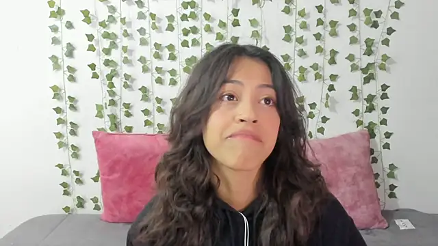 Snapshot of emily_jonessxx chatting on 01/16/26, 02:54 emily jonessxx online show from 01/16/26, 02:54