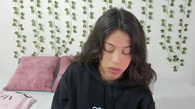 Snapshot of emily_jonessxx chatting on 02/03/26, 04:12 emily jonessxx online show from 02/03/26, 04:12