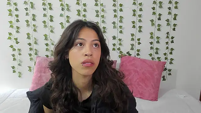 Snapshot of emily_jonessxx chatting on 02/05/26, 03:49 emily jonessxx online show from 02/05/26, 03:49