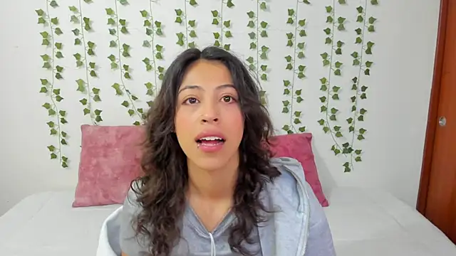 Snapshot of emily_jonessxx chatting on 02/11/26, 04:45 emily jonessxx online show from 02/11/26, 04:45