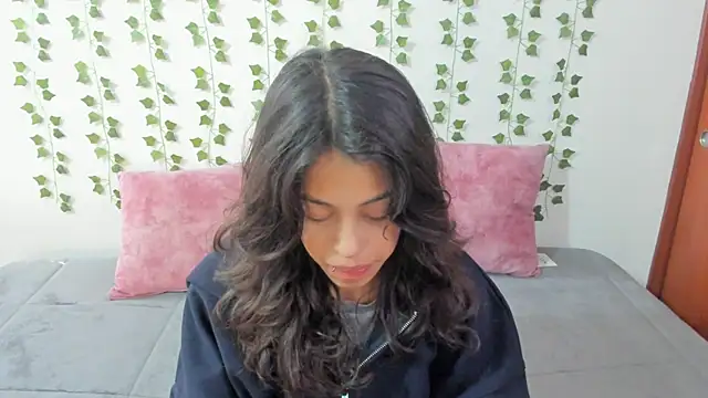 Snapshot of emily_jonessxx chatting on 02/27/26, 07:03 emily jonessxx online show from 02/27/26, 07:03