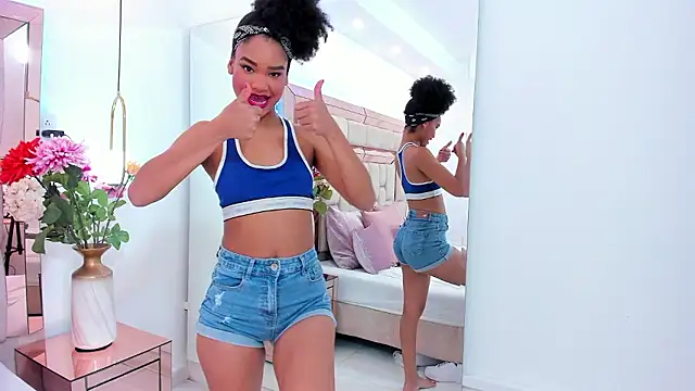 Snapshot of karolebonyy chatting on 01/17/26, 05:45 karolebonyy online show from 01/17/26, 05:45