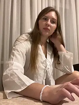 Snapshot of Elina1 chatting on 11/29/25, 09:40 Elina1 online show from 11/29/25, 09:40