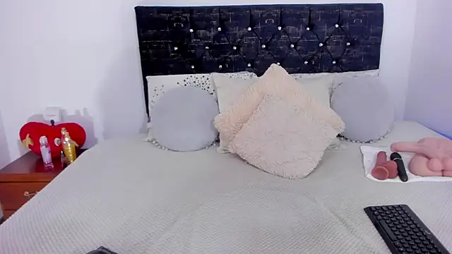 RubyLuxeX online show from 06/15/26, 05:48
