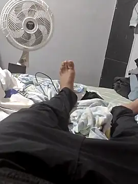 Snapshot of Gatoohottt chatting on 10/29/25, 01:57 Gatoohottt online show from 10/29/25, 01:57