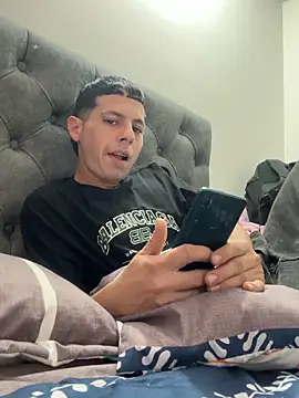 Snapshot of Yeison_8012 chatting on 03/14/26, 04:51 Yeison 8012 online show from 03/14/26, 04:51