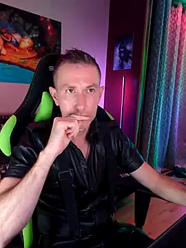 Snapshot of Gamerinleather chatting on 10/24/25, 05:53 Gamerinleather online show from 10/24/25, 05:53