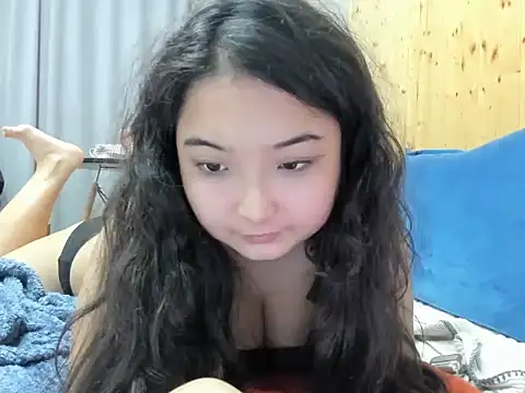 Snapshot of miomyao chatting on 10/24/25, 02:35 miomyao online show from 10/24/25, 02:35