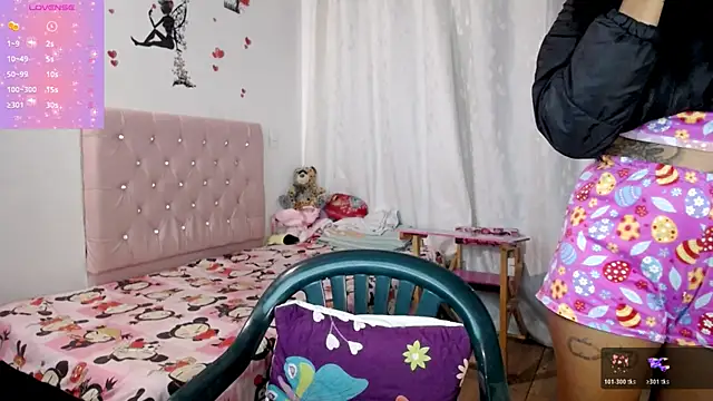 Snapshot of TaylorLight chatting on 12/04/25, 09:40 TaylorLight online show from 12/04/25, 09:40